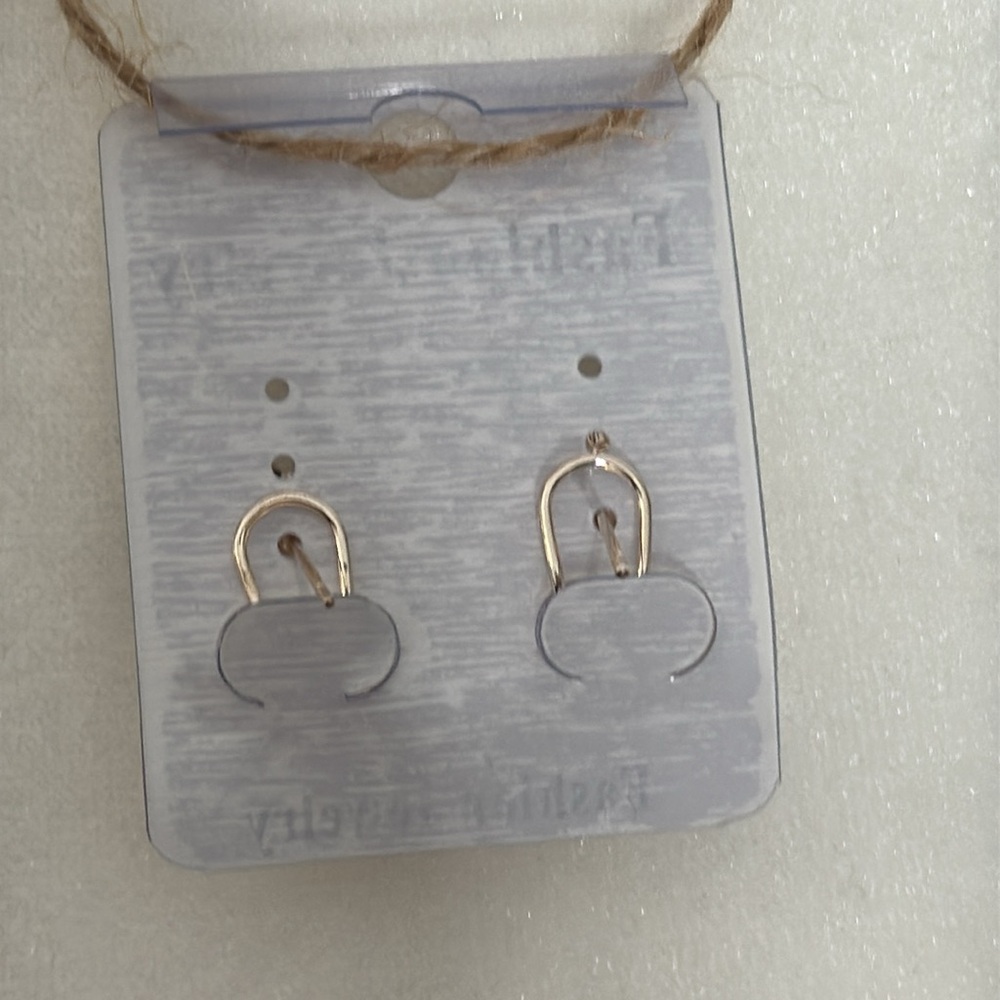 Free with purchase - Picture 3 of 4